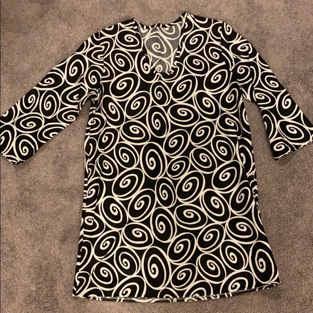 Long sleeve black and white patterned dress